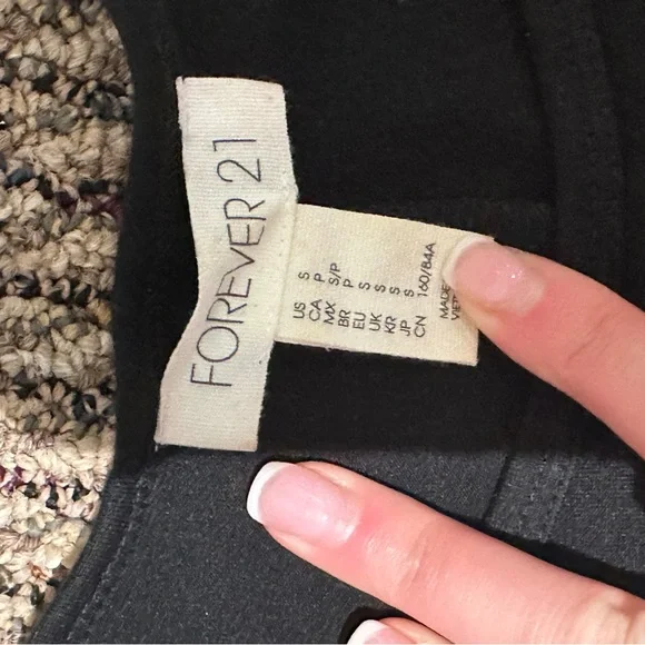 Forever 21 Classic Black midi dress - Picture 4 of 5